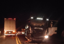 Colisão frontal envolvendo carro e caminhão provoca interdição parcial da BR-116, entre Lafaiete Coutinho e Jequié