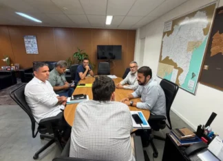 Léo de Neco traz lideranças de Ibirataia para base de Jerônimo