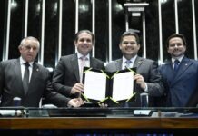 Congresso promulga emenda constitucional que permite a professor acumular outro cargo público